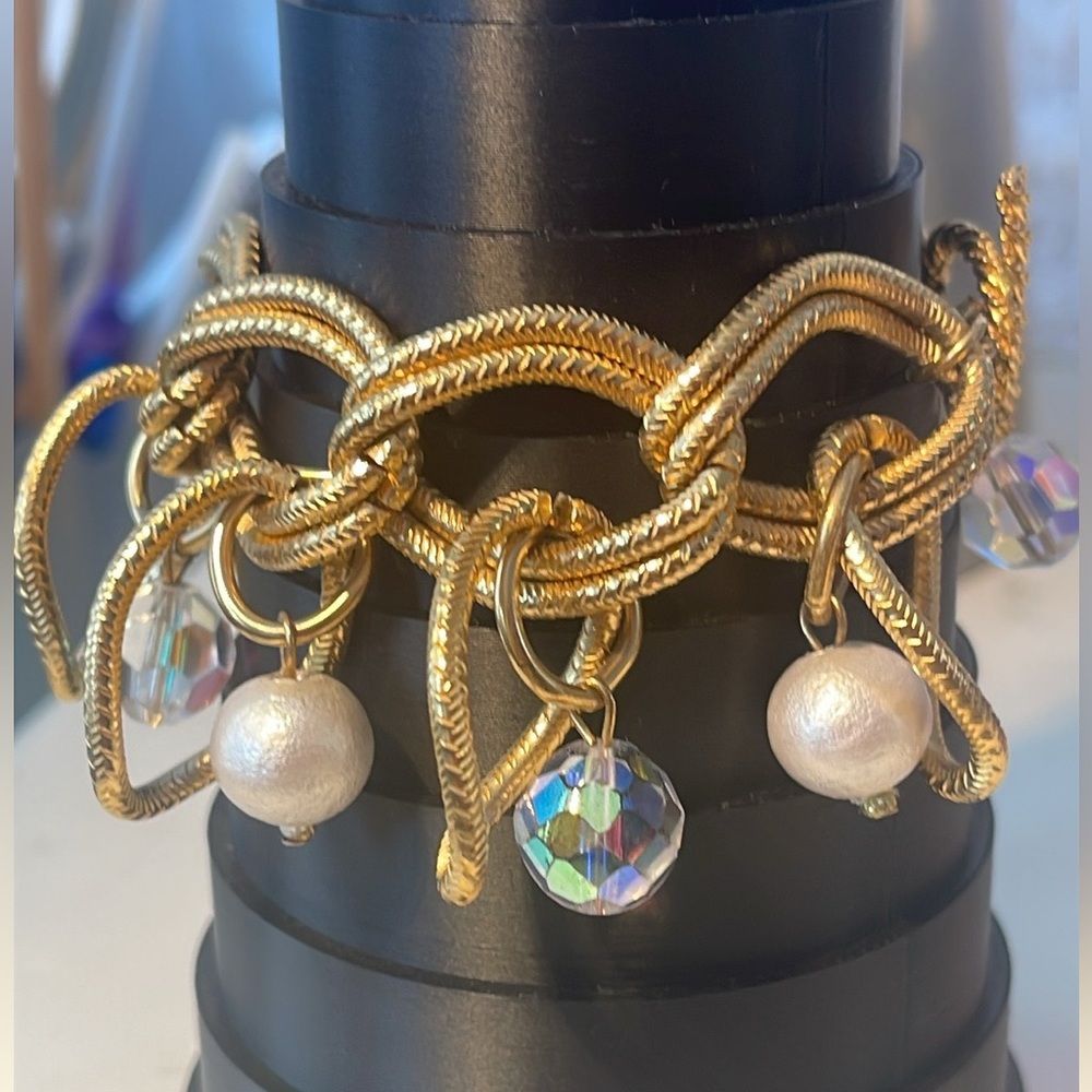 Goldtone large link w/ faux pearl & faceted AB-color crystal charm bead bracelet - Picture 3 of 5
